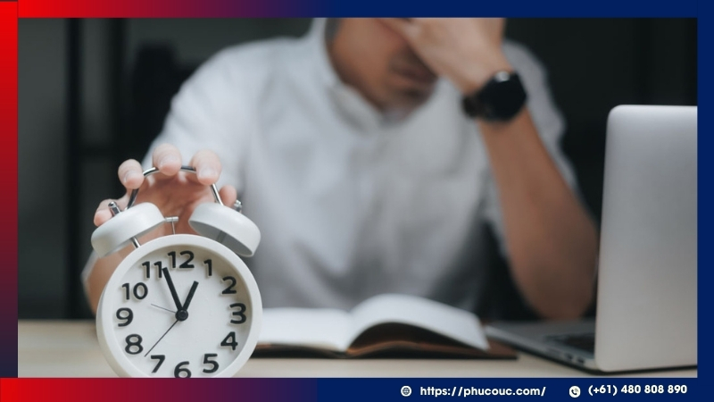 Làm thêm quá sức gây tác động xấu đến học tập, sức khỏe và tài chính